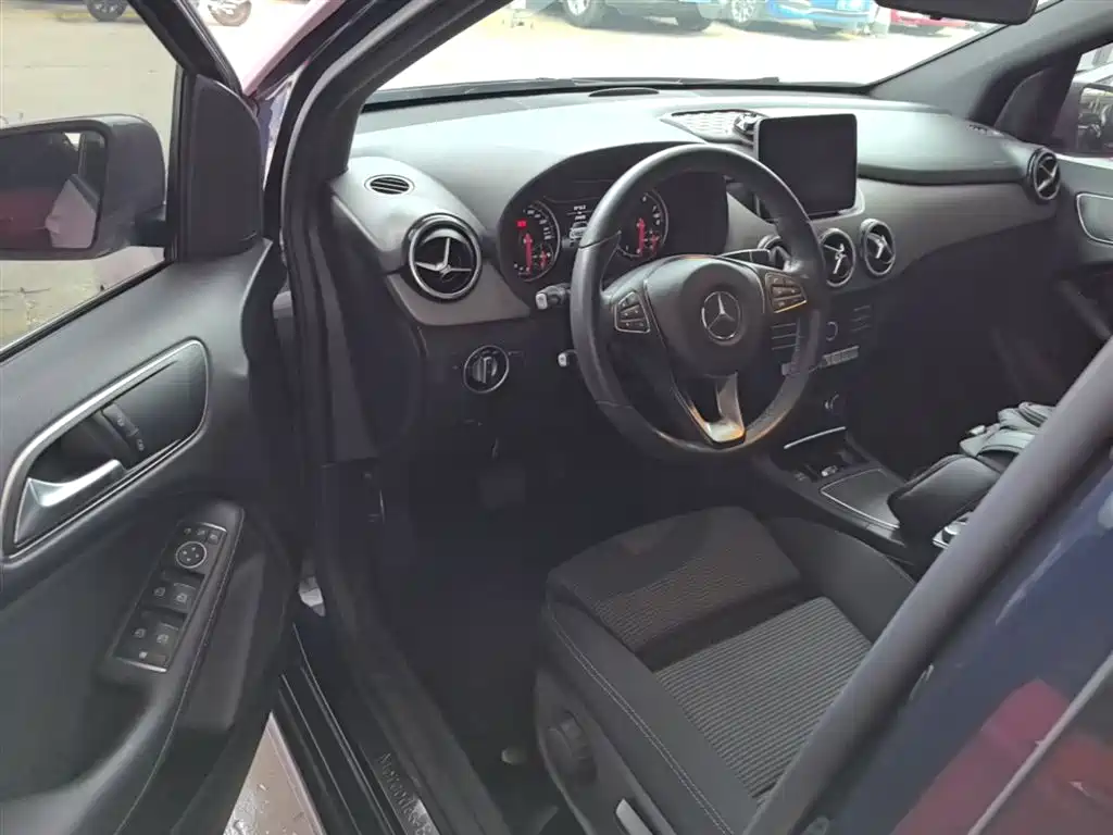 Mercedes-Benz B-Class 2017 B 180 фото 16