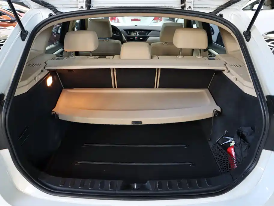 BMW X1 2012 sDrive18i Luxury Model фото 16
