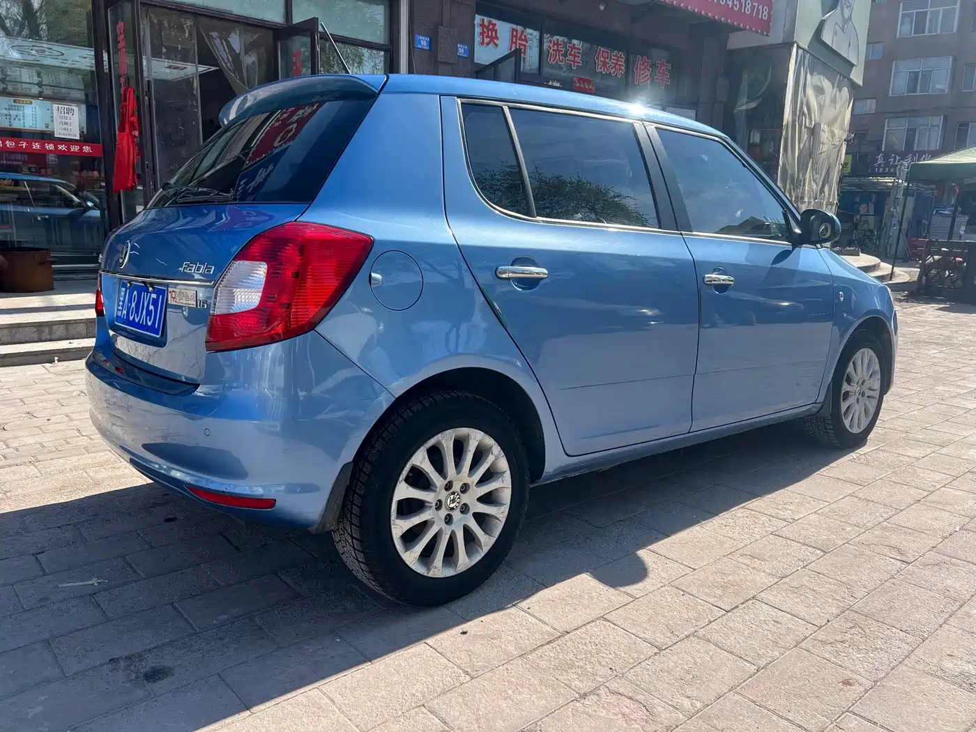 Škoda Fabia 2012 1.6L Auto Crystal Edition фото 4