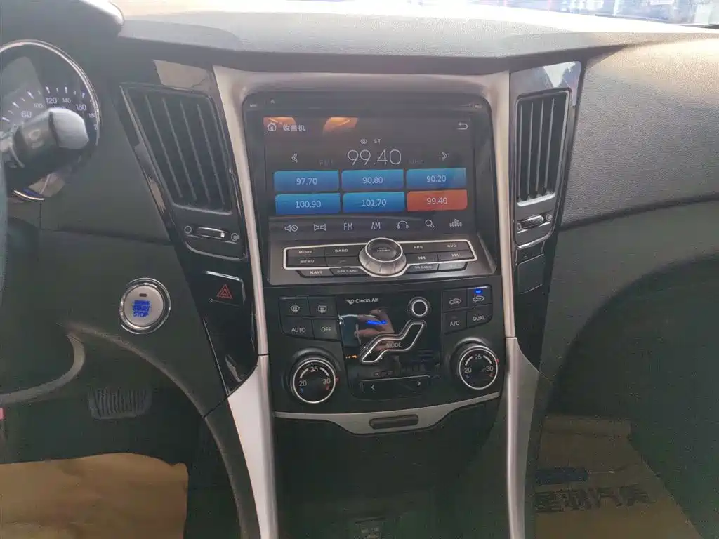 Hyundai Sonata 2015 Classic 2.0L Automatic Luxury Edition фото 13
