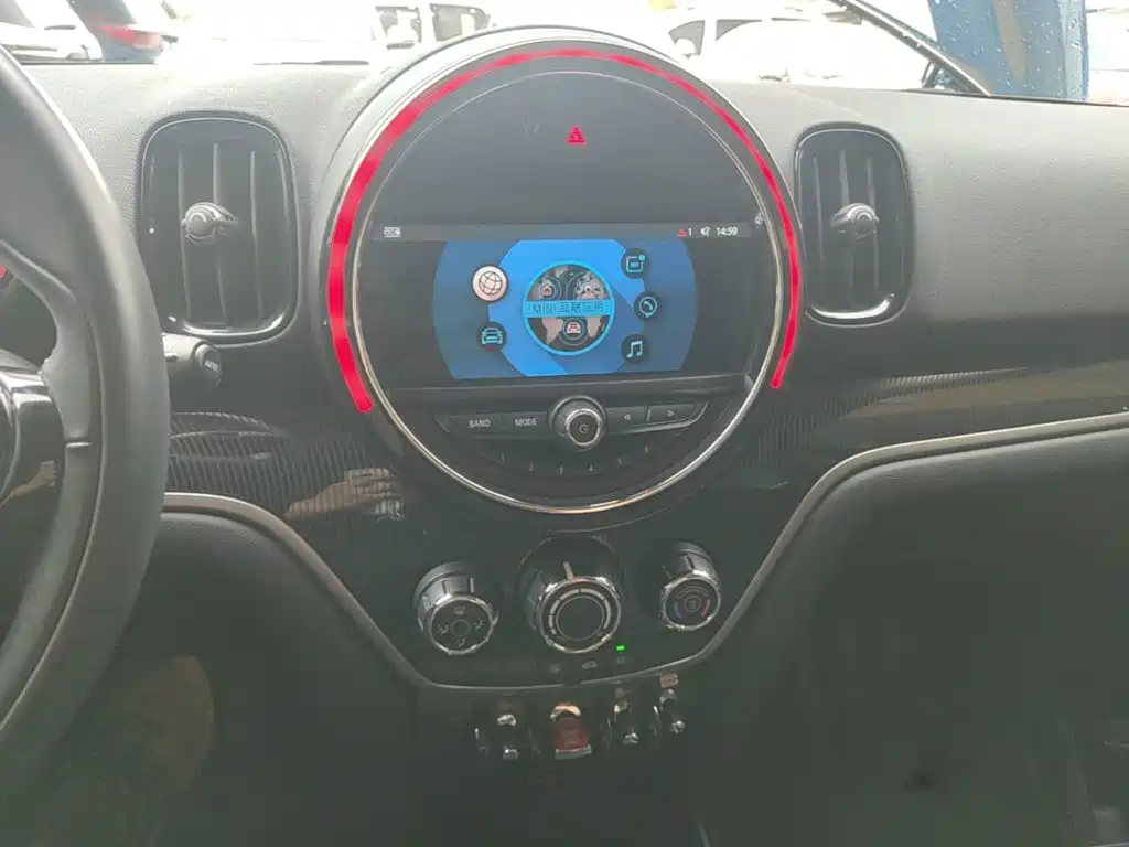 صورة 13 - MINI COUNTRYMAN