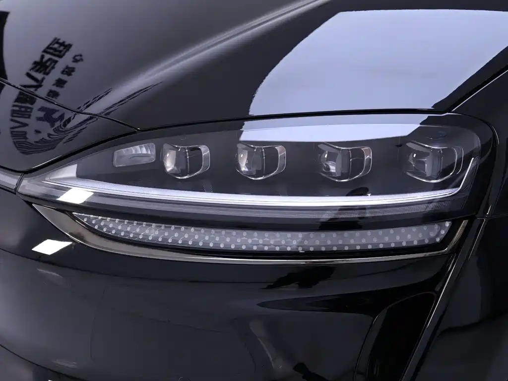 Фото 4 - Zhijie Luxeed R7