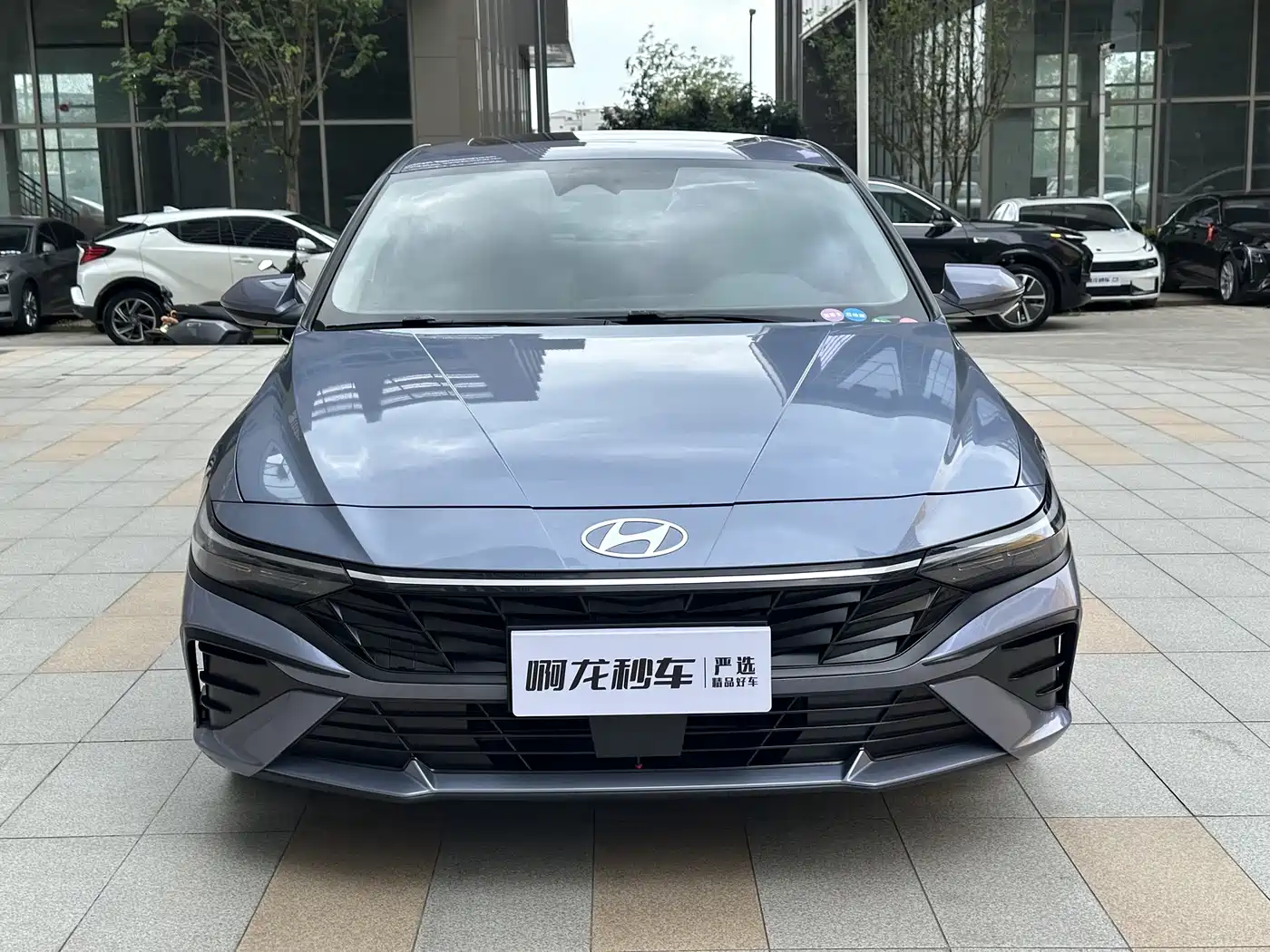 Hyundai Elantra 2023 Model 1.5L CVT LUX Premium Edition фото 3