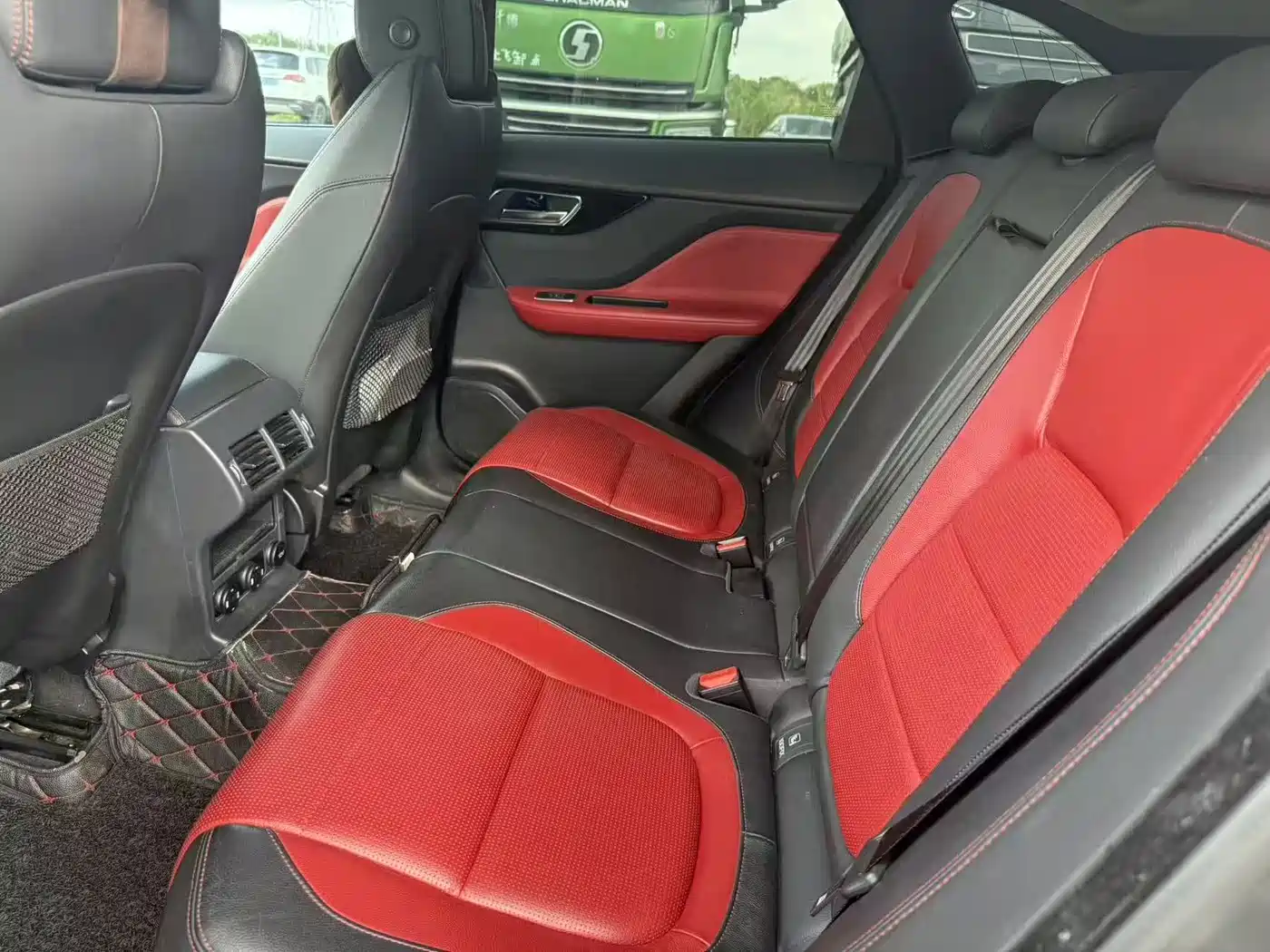 Jaguar F-PACE 2017 2016 2.0T FWD Urban Premium Edition