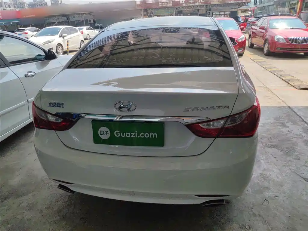 Hyundai Sonata 2015 Classic 2.0L Automatic Luxury Edition фото 6