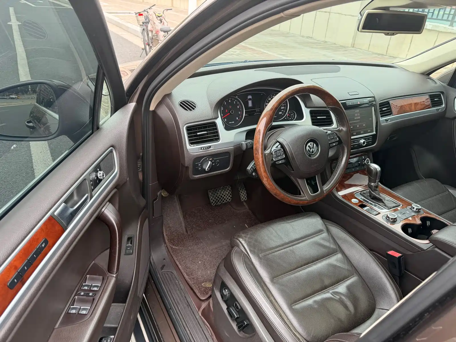Фото 4 - Volkswagen Touareg