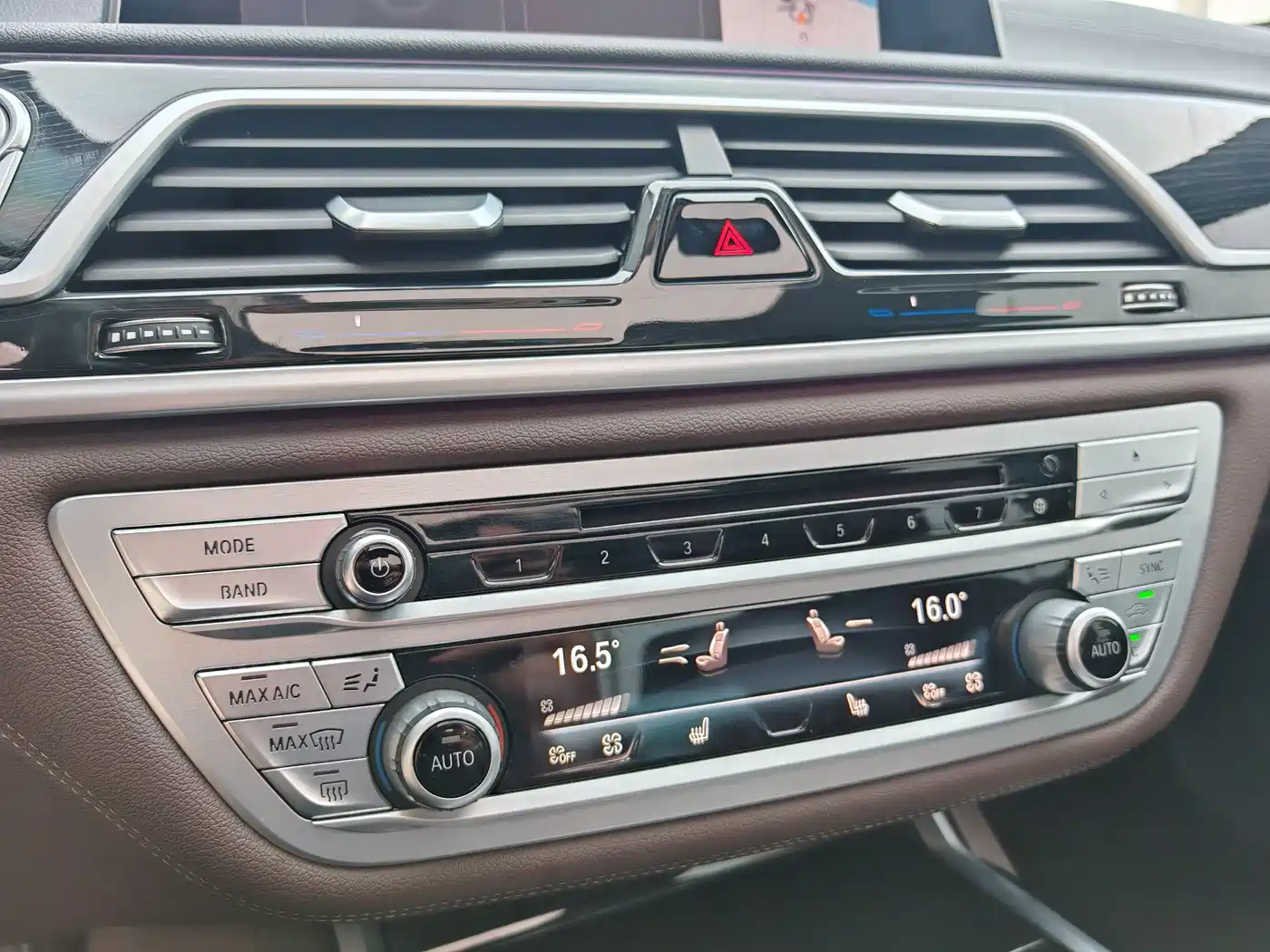 BMW 7 Series 2018 730Li Leading Type M Sport Package фото 30
