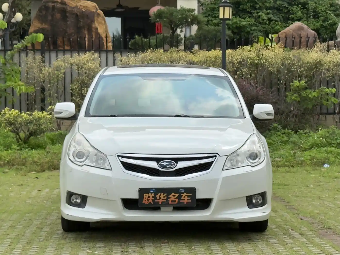 Subaru Legacy 2010 Model 2.5i Luxury Edition фото 3