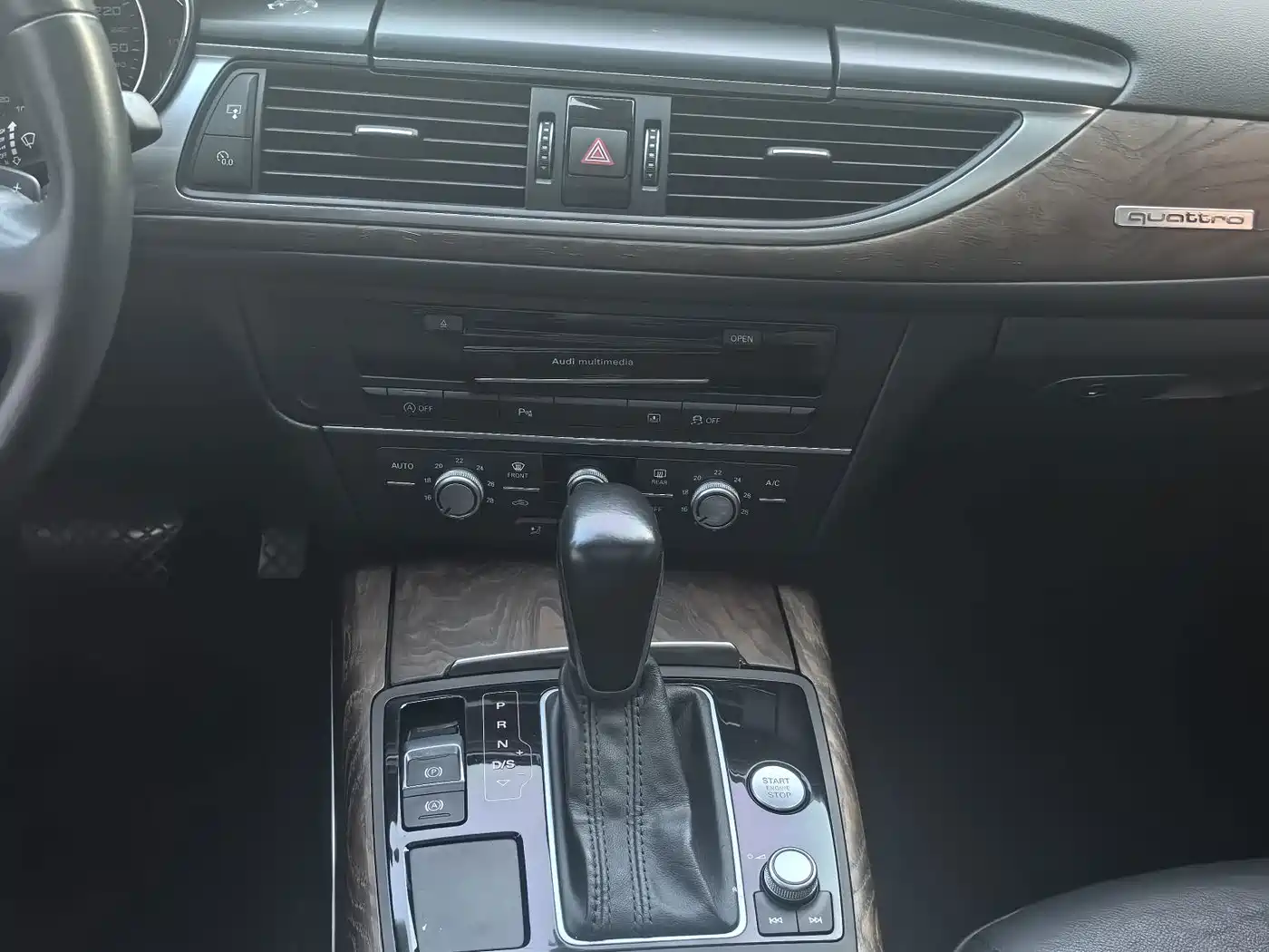 Фото 8 - Audi A6L