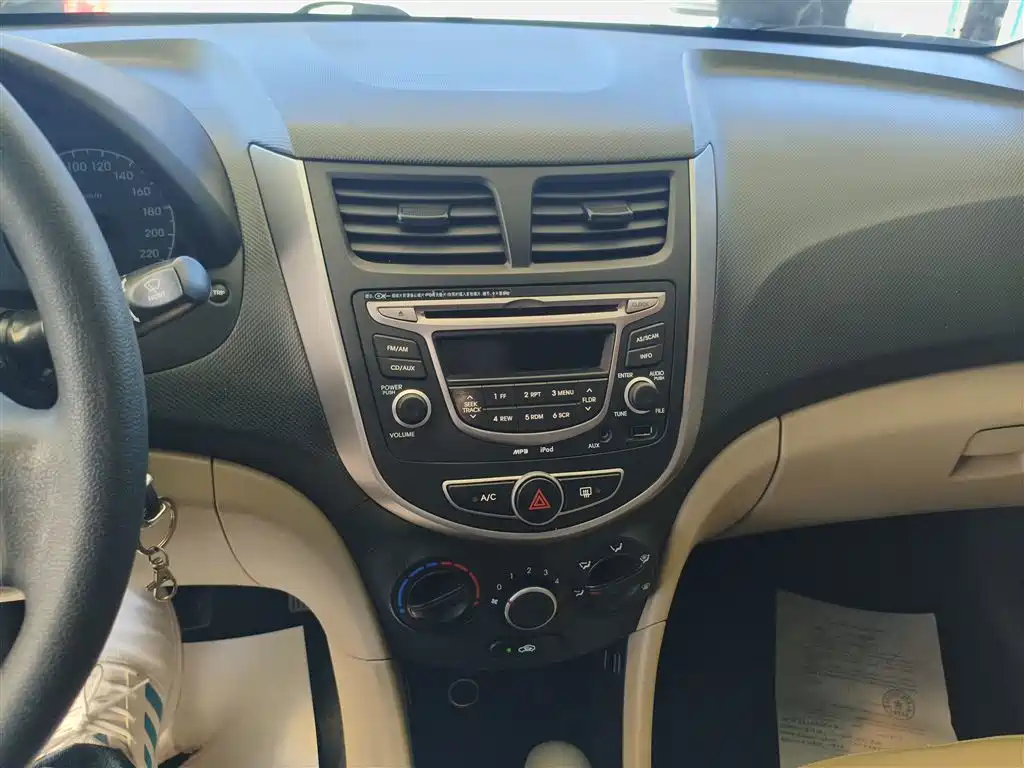 Hyundai Verna 2016 1.4L Automatic Smart GLS фото 13