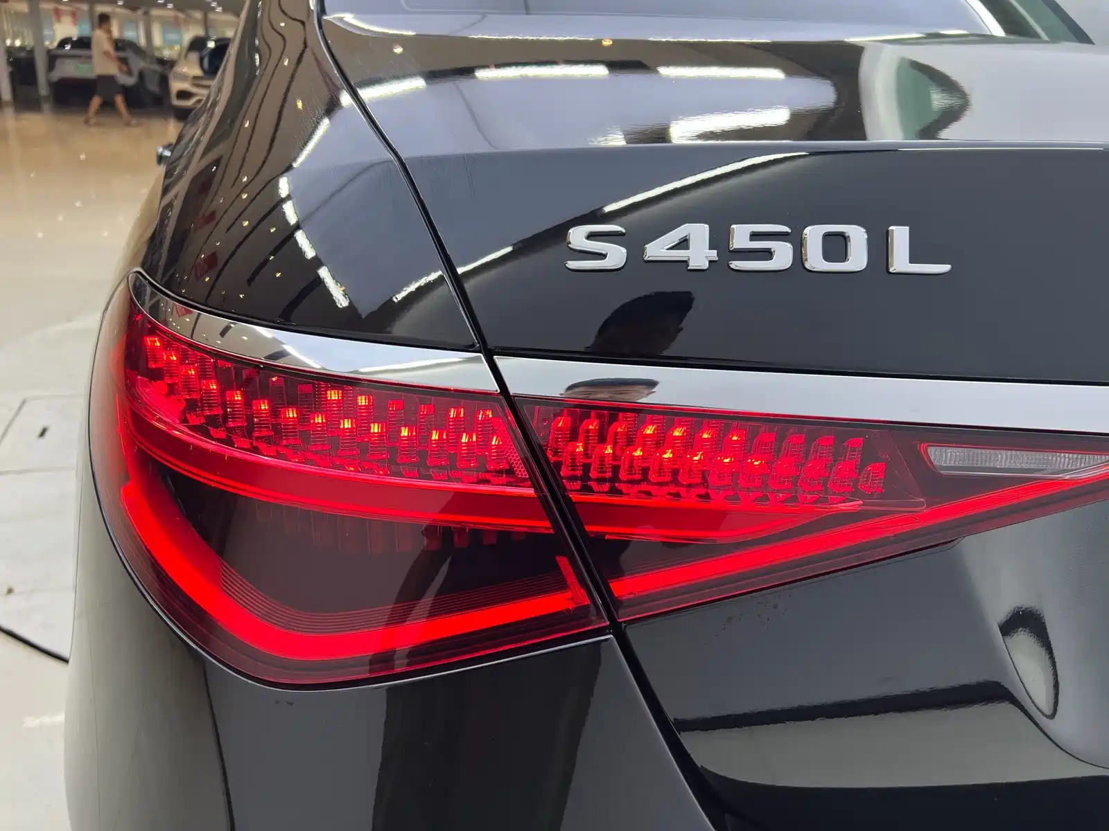 Photo 8 - Mercedes-Benz S-Class
