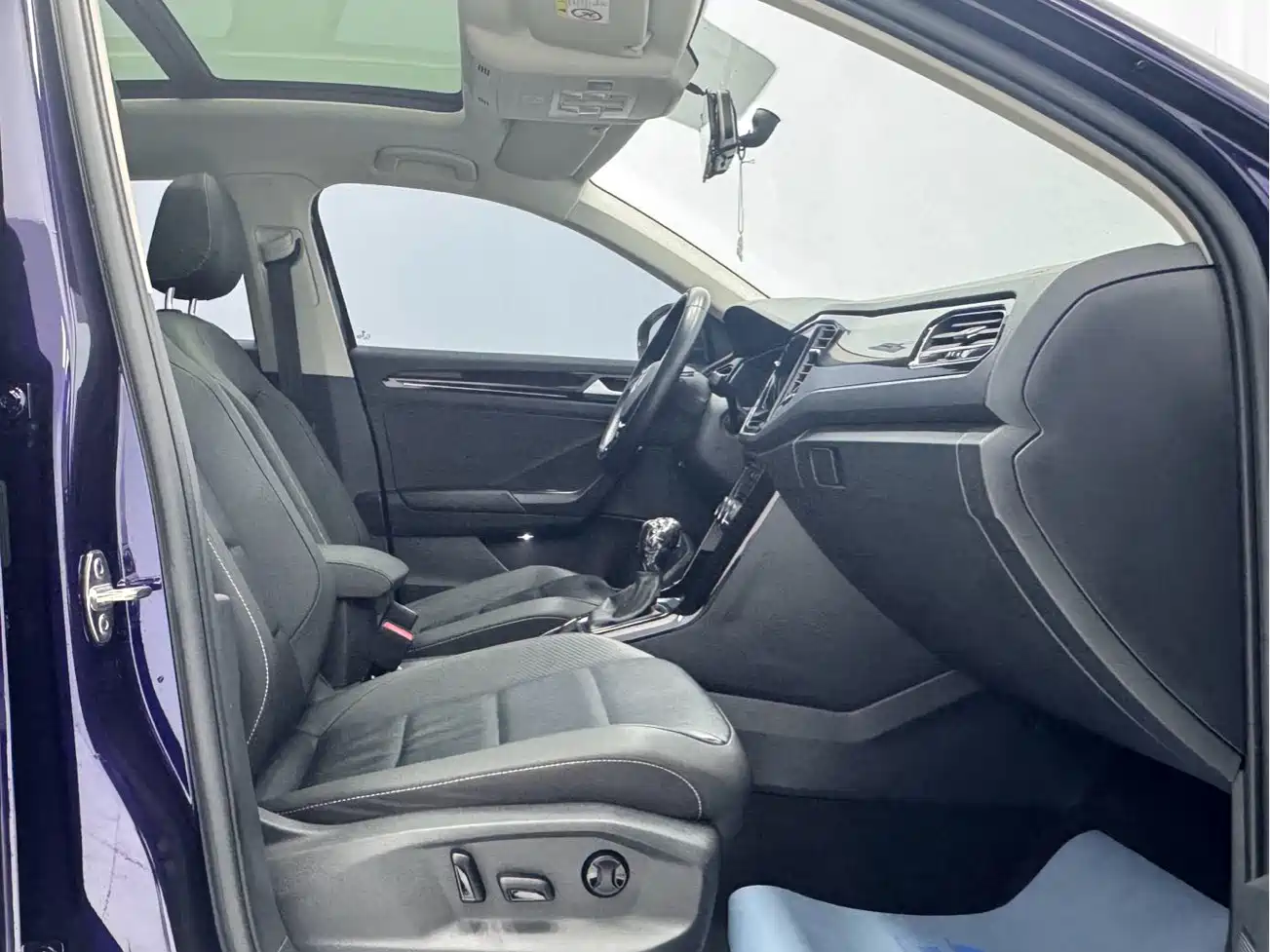 VOLKSWAGEN T ROC EXPLORING SONGS