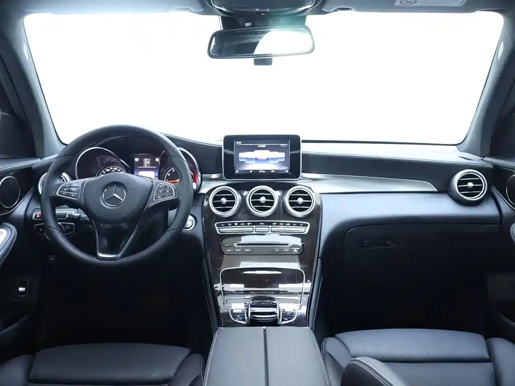 Mercedes-Benz GLC 2019 GLC 260 L 4MATIC Luxury фото 13