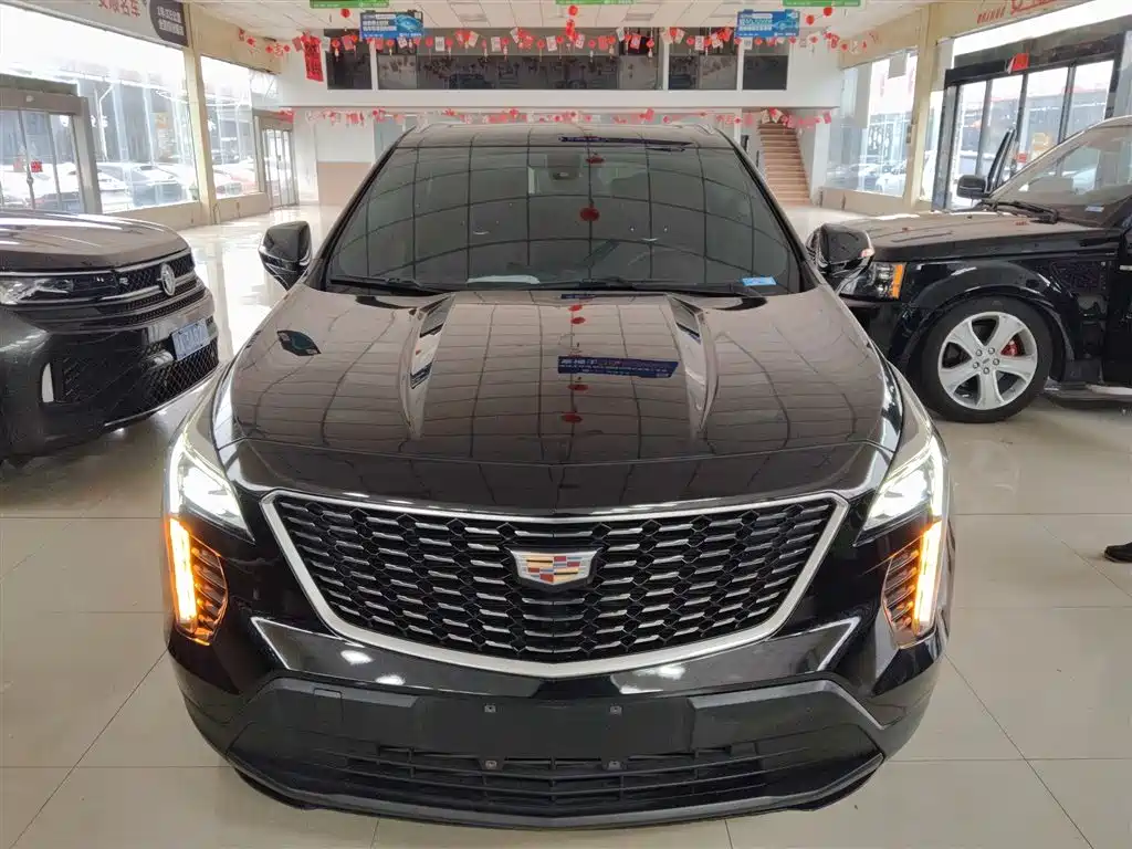 CADILLAC XT4