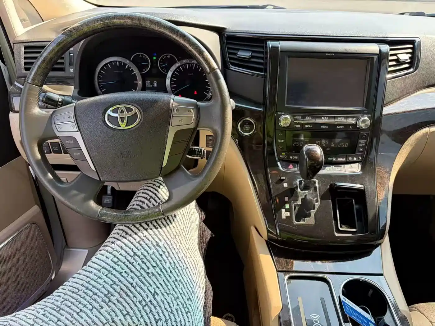 Toyota Alphard 2012 3.5L Luxury Edition фото 8