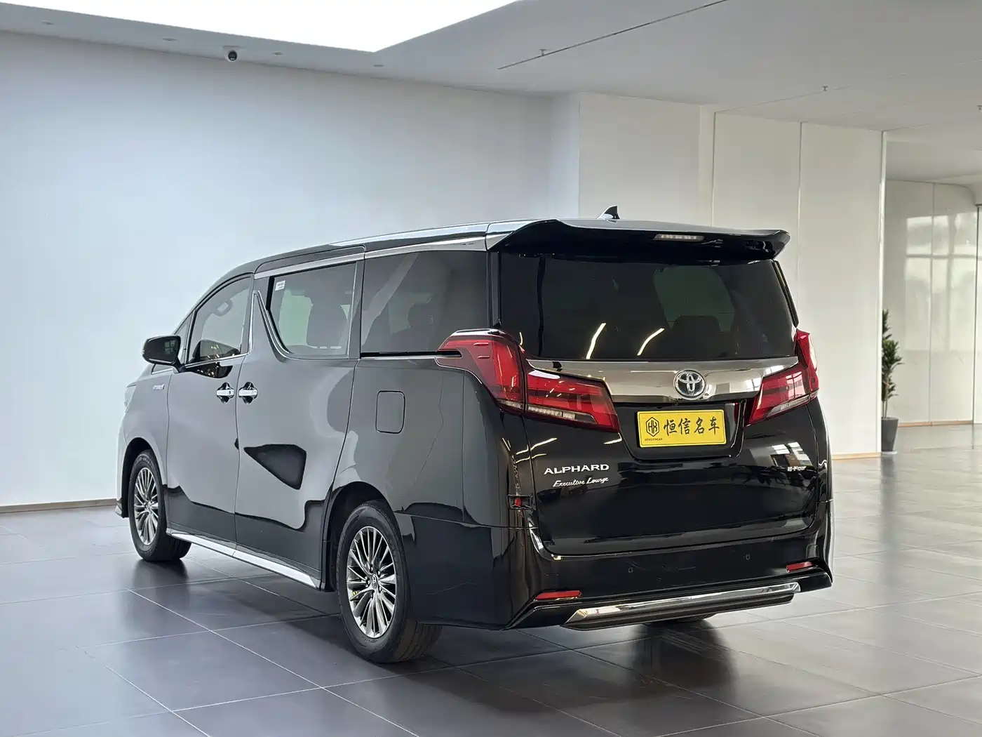Toyota Alphard 2021 Hybrid 2.5L Ultimate фото 5