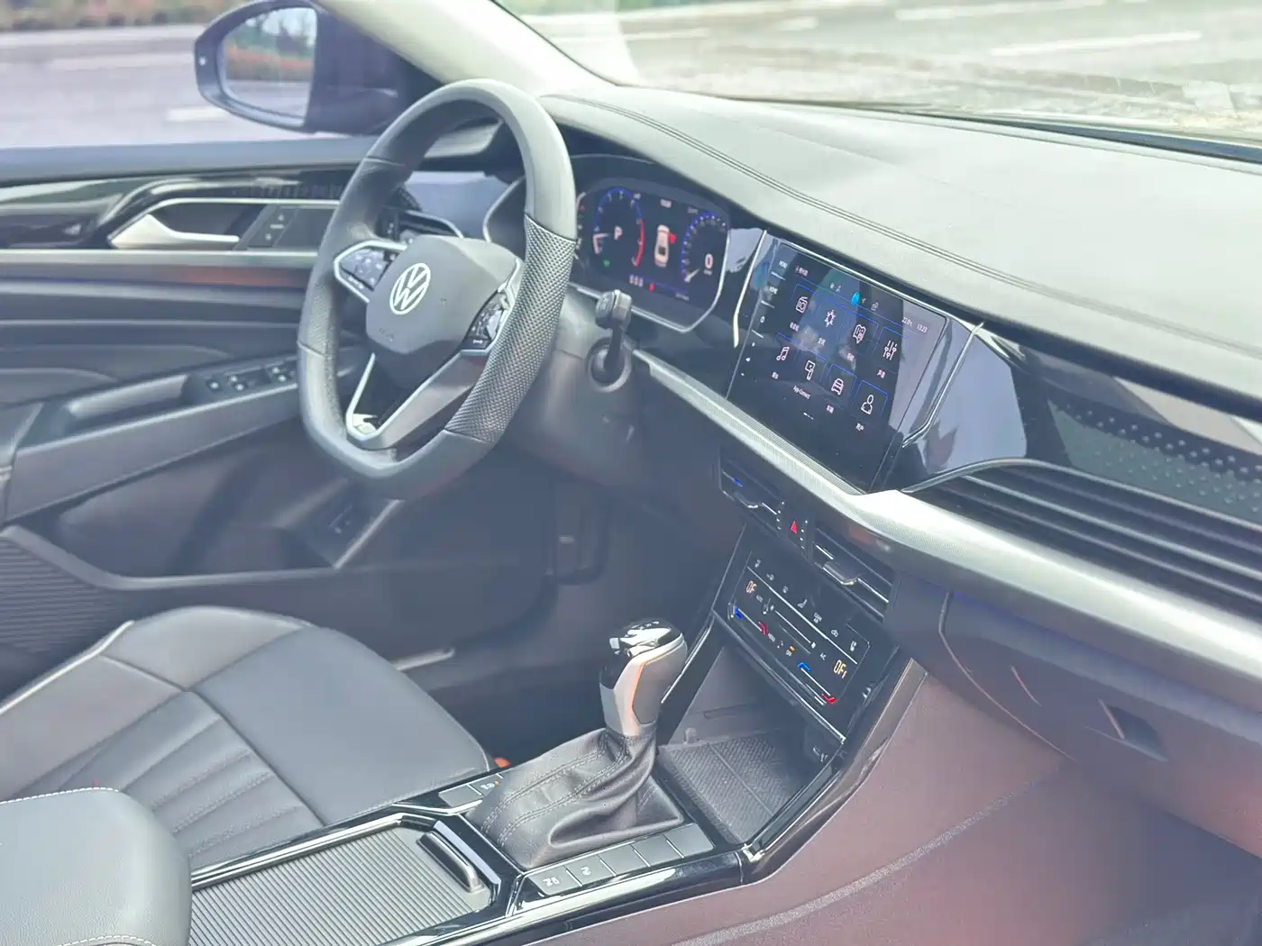 Volkswagen Passat 2024 380TSI Starlight Dragon Glory Edition фото 7