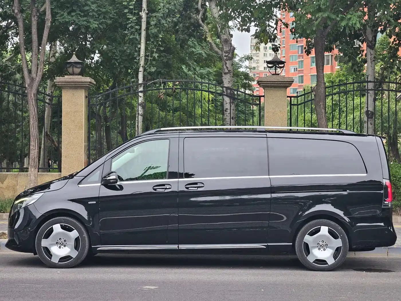 Mercedes-Benz V-Class 2025 2024 V 300 L Long Wheelbase Luxury Edition