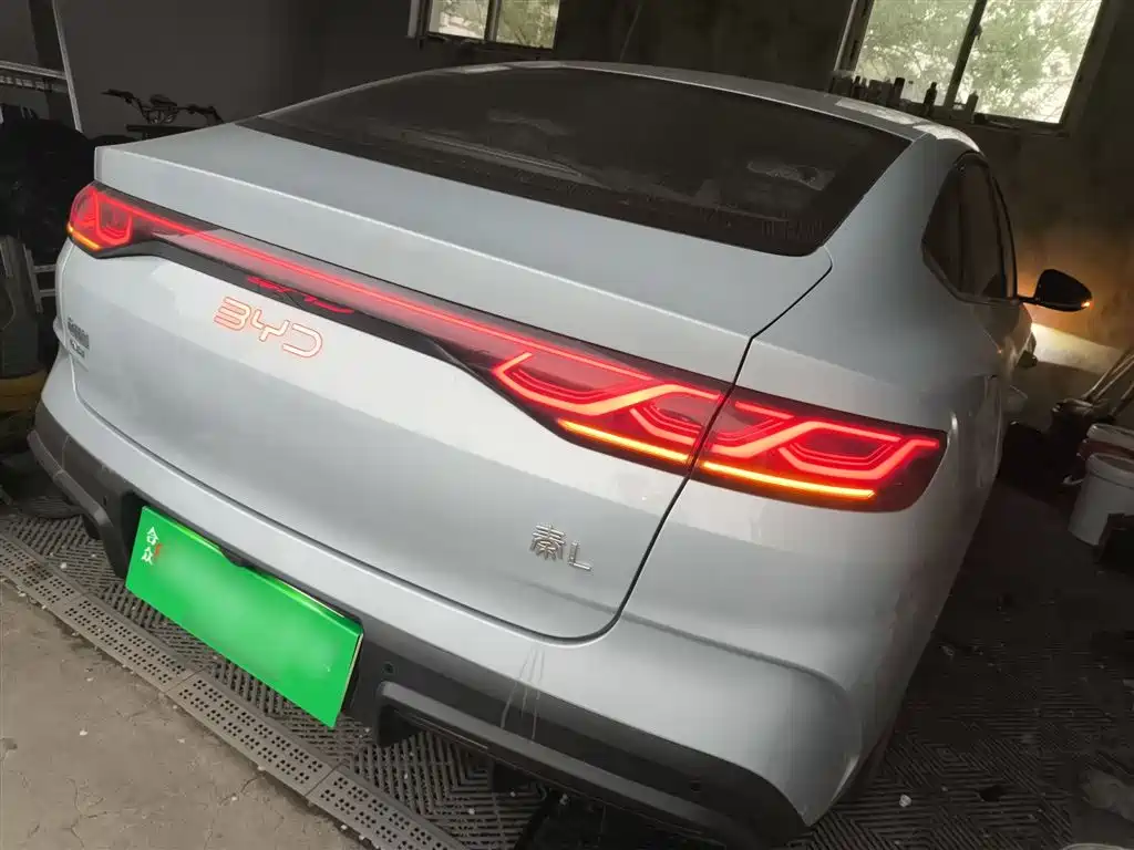 BYD Qin L 2024 DM-i 80KM Leading Edition фото 7