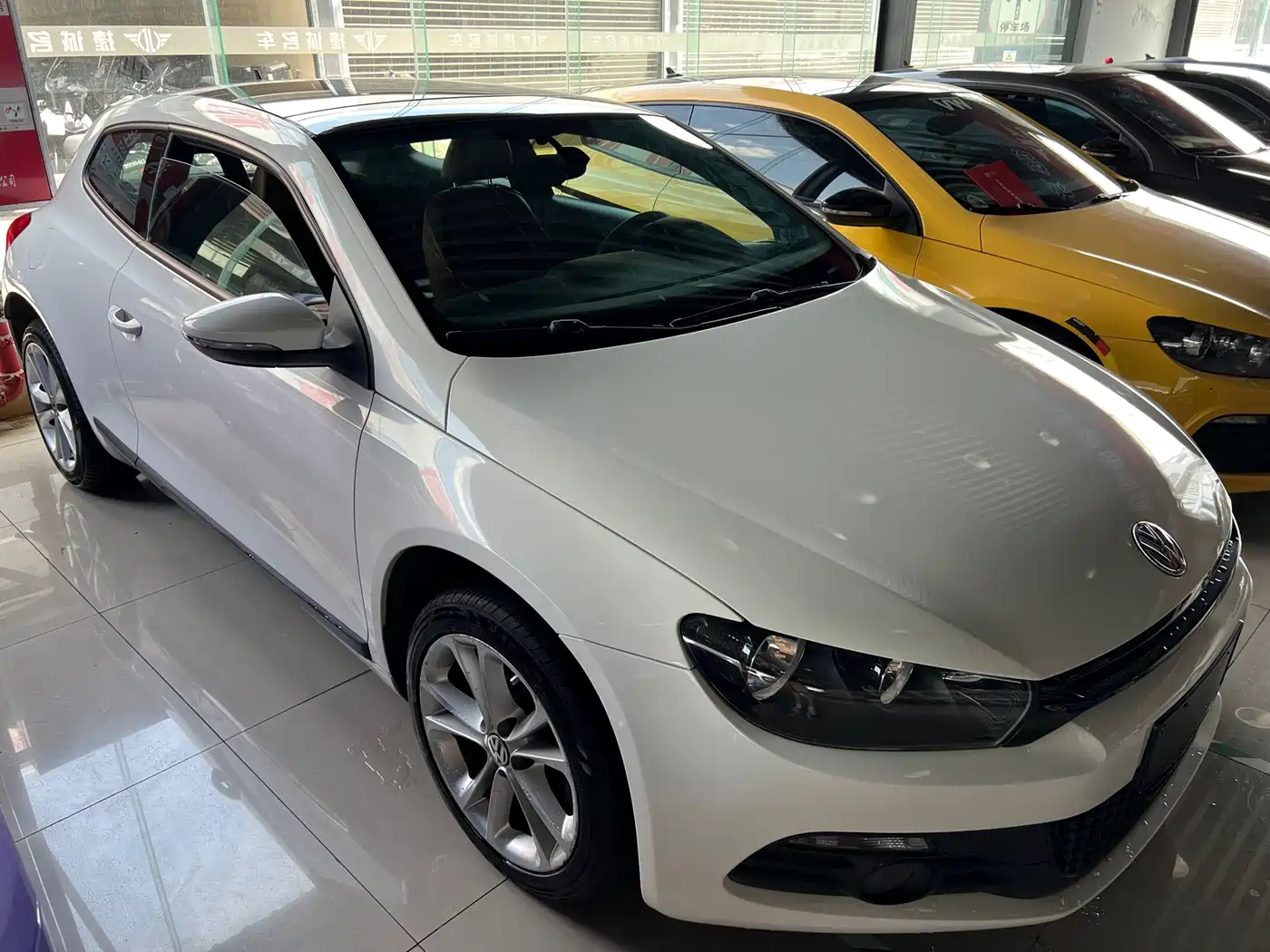 Volkswagen Scirocco 2011 2.0TSI Luxury фото 3