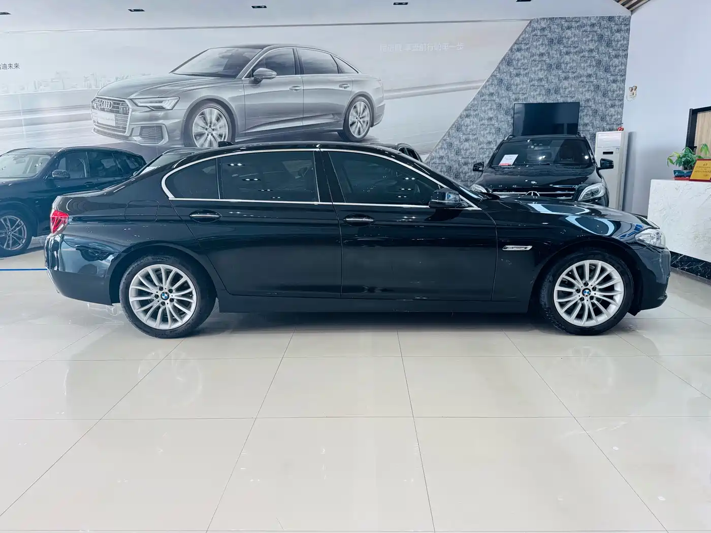 BMW 5 Series 2017 525Li Luxury Design Package фото 24