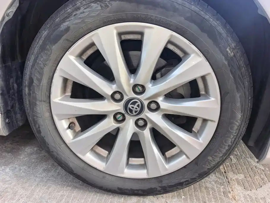 Фото 6 - Toyota Camry