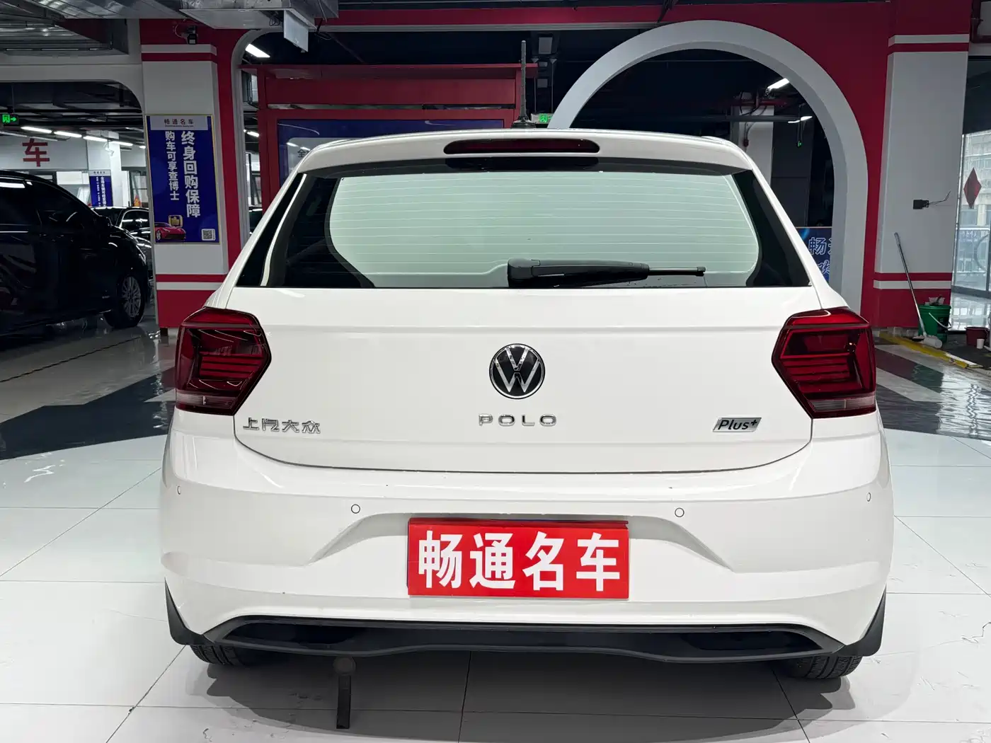VOLKSWAGEN POLO