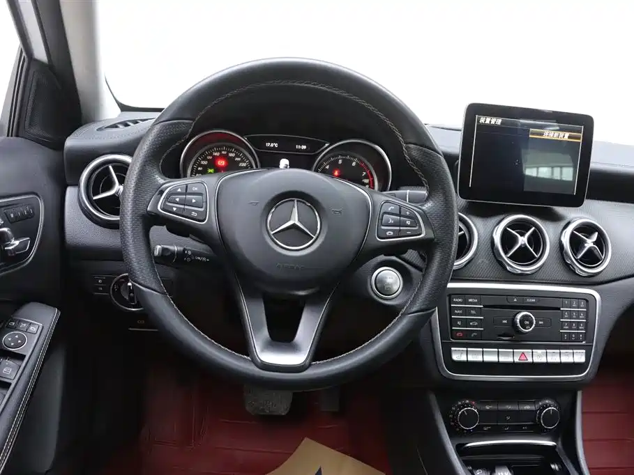 Mercedes-Benz GLA 2017 GLA 220 4MATIC Fashion фото 28