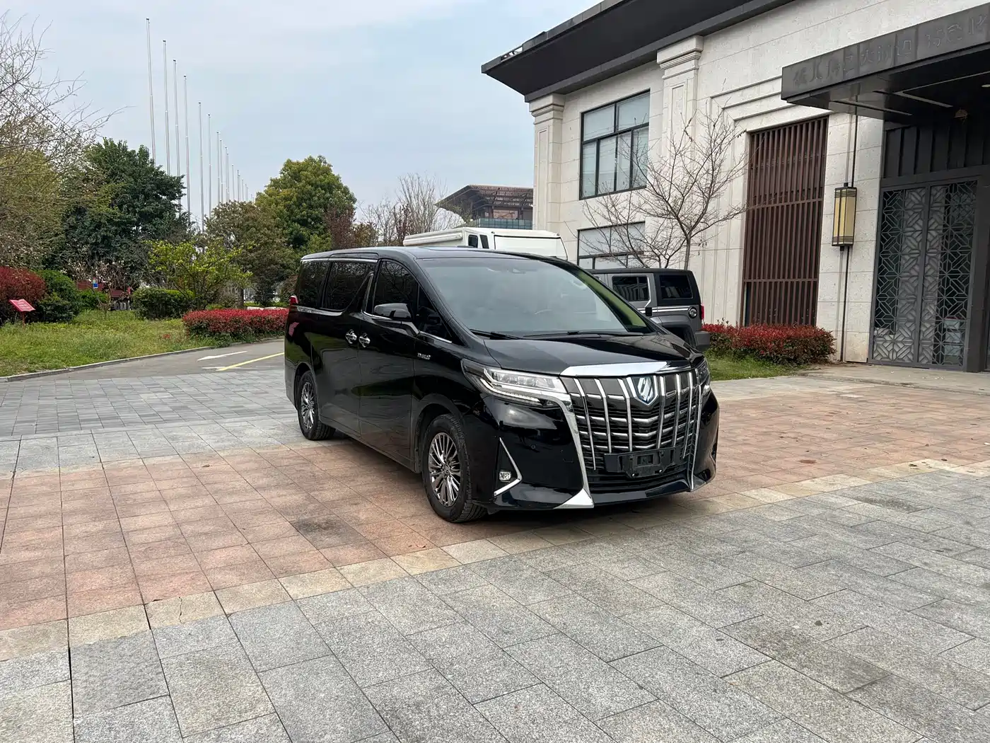 Toyota Alphard 2019 Hybrid 2.5L Premium Edition фото 3