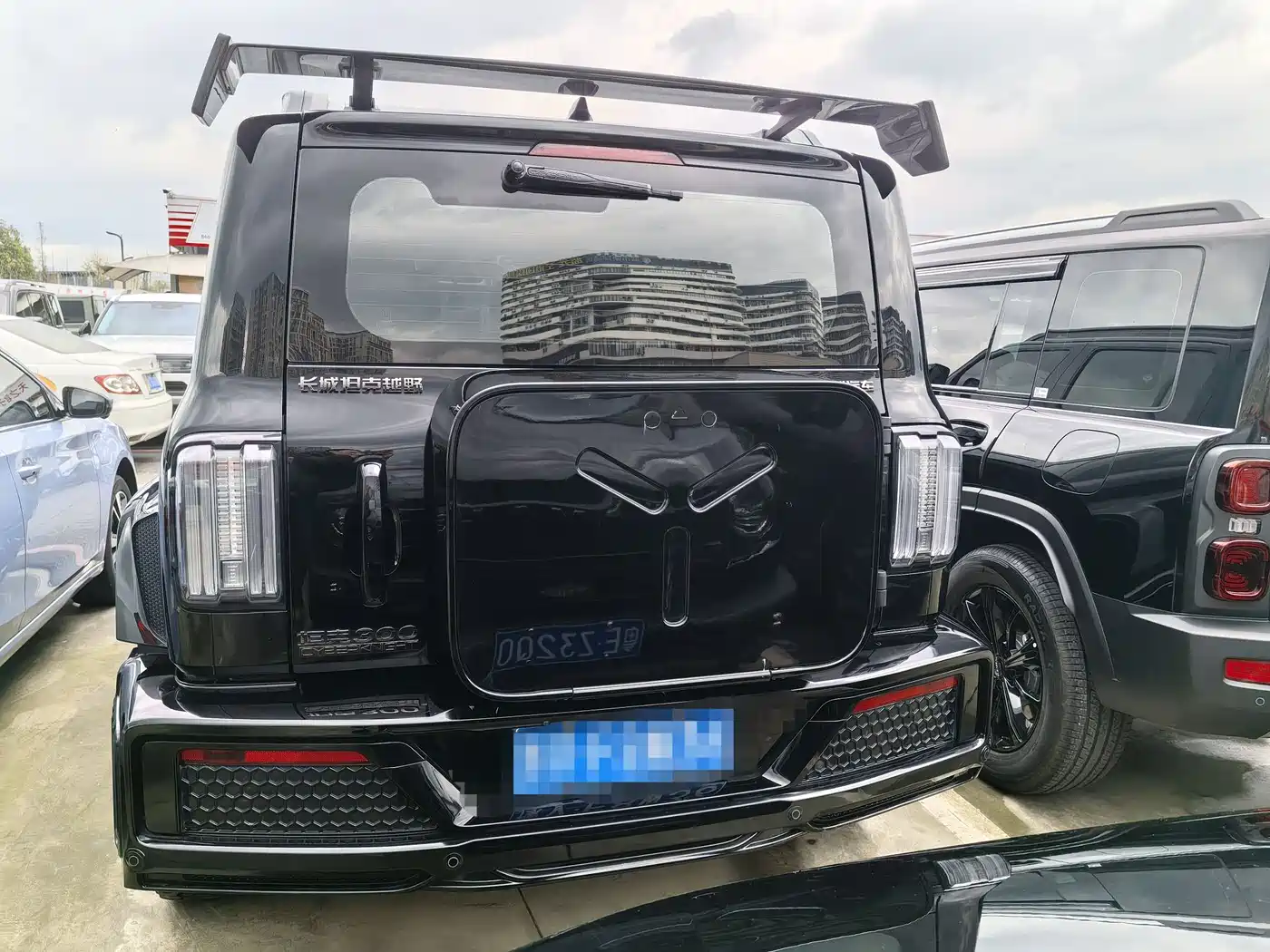 TANK CO CREATION TANK 300