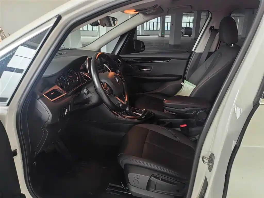 BMW 2 Series Touring 2018 218i Luxury Line фото 8