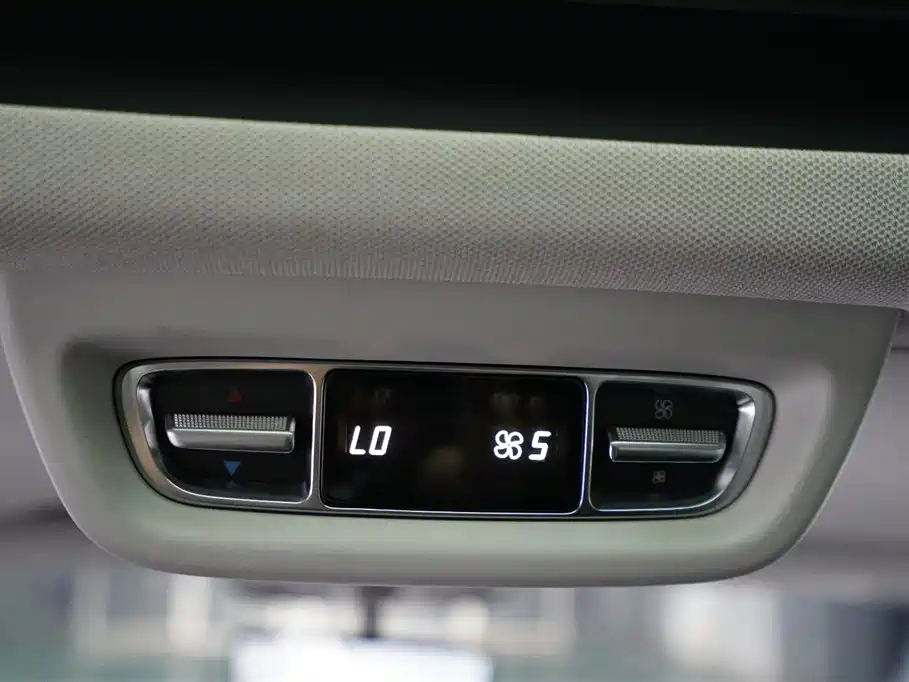 Mercedes-Benz V-Class 2022 V 260 L Long Wheelbase Prestige Edition фото 19