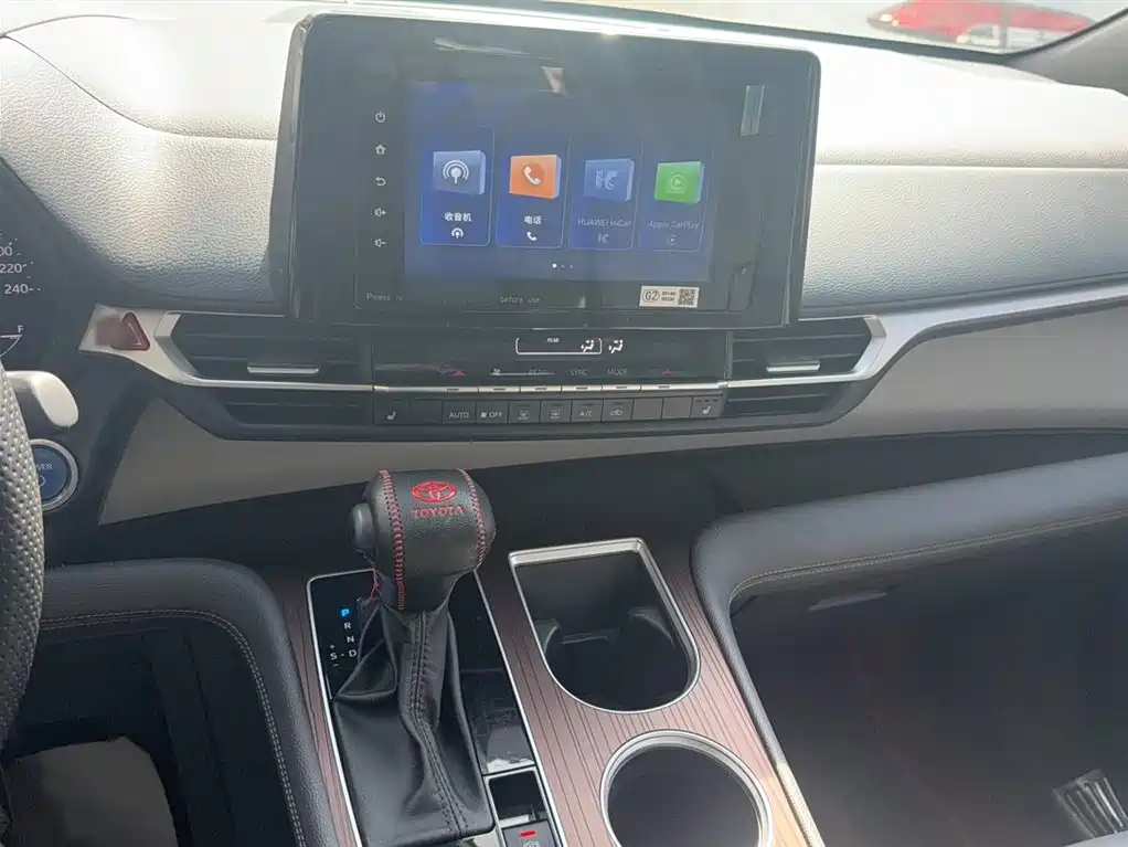 Toyota Granvia 2023 2.5L Hybrid Comfort Edition фото 6