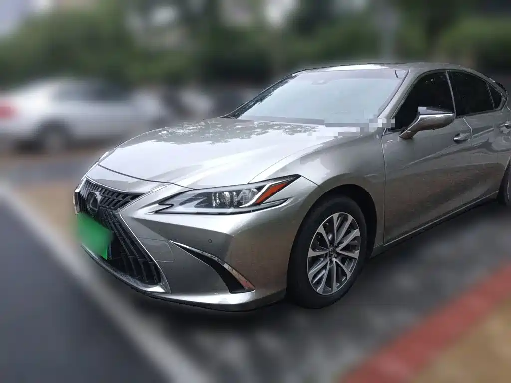 Lexus ES 2022 300h Excellence Edition