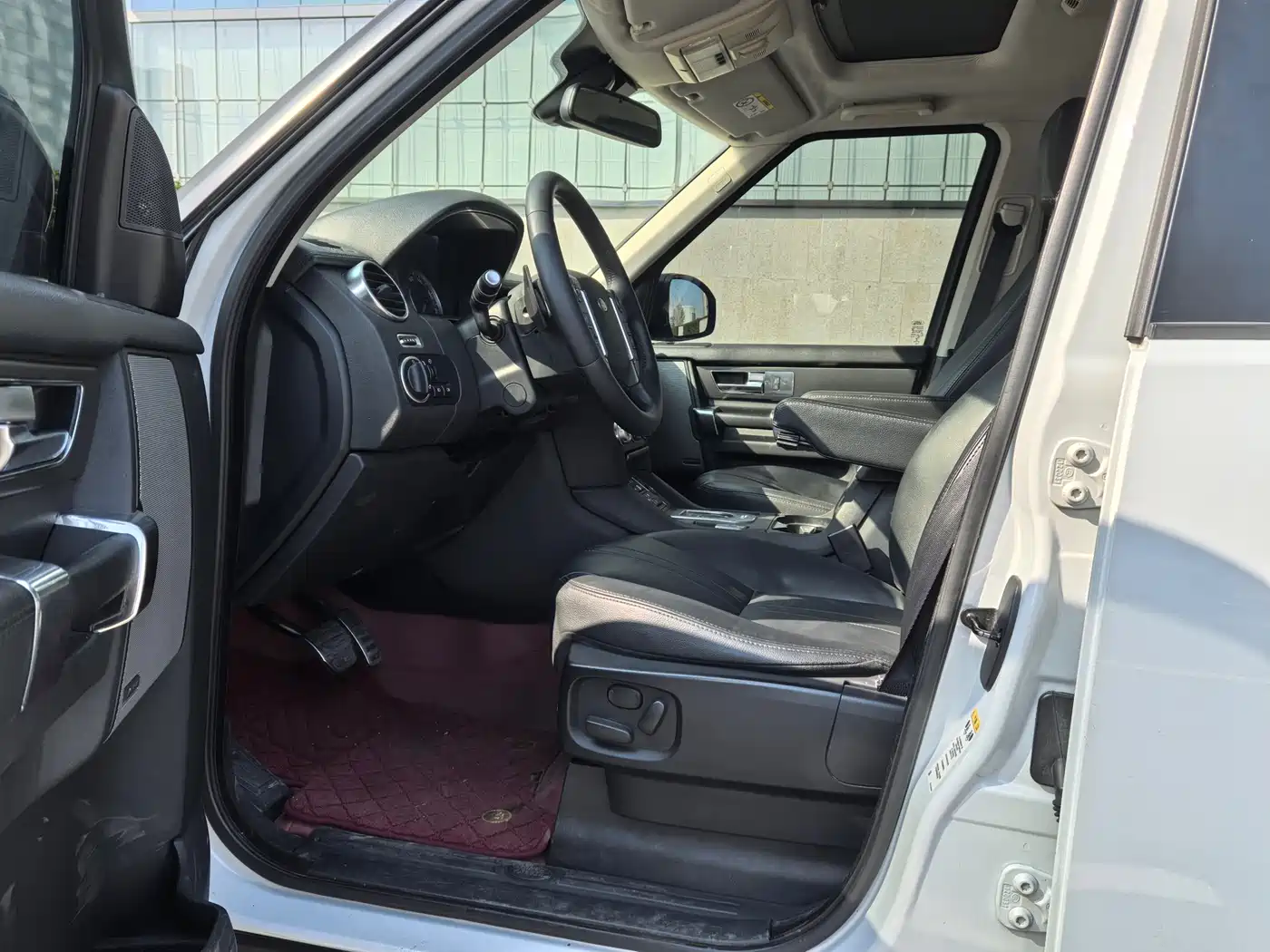 Land Rover Discovery 2015 3.0 SC V6 SE фото 10