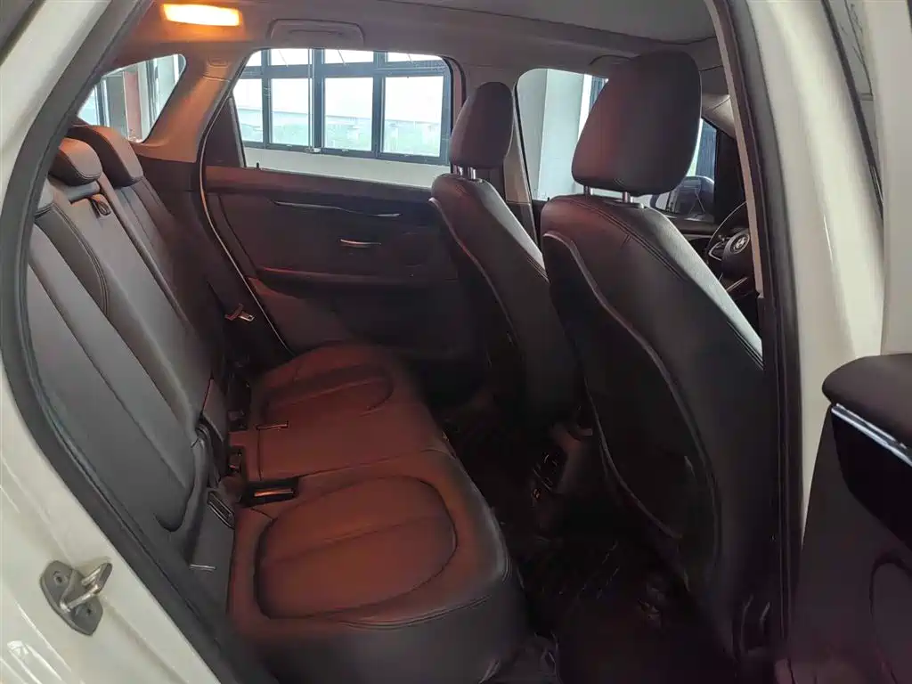 BMW 2 Series Touring 2018 218i Luxury Line фото 10