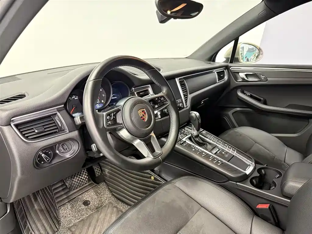 Porsche Macan 2018 Macan 2.0T фото 13