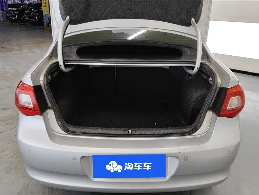 Volkswagen Bora 2008 Model 2.0L Automatic Comfort фото 4
