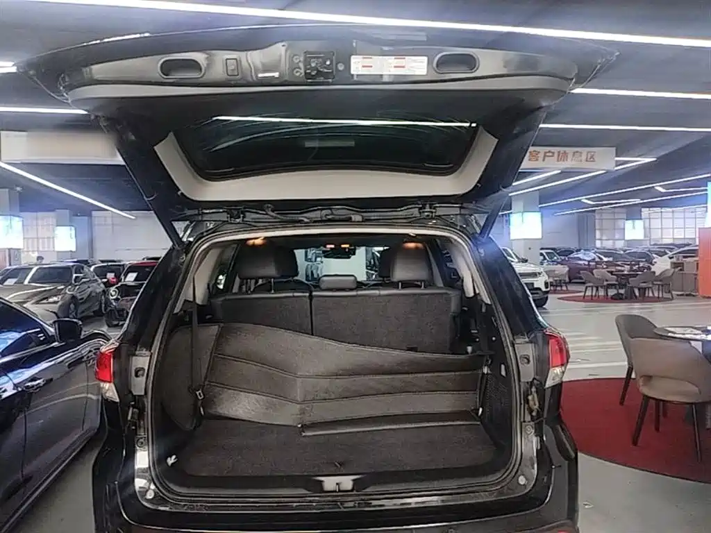 TOYOTA HIGHLANDER
