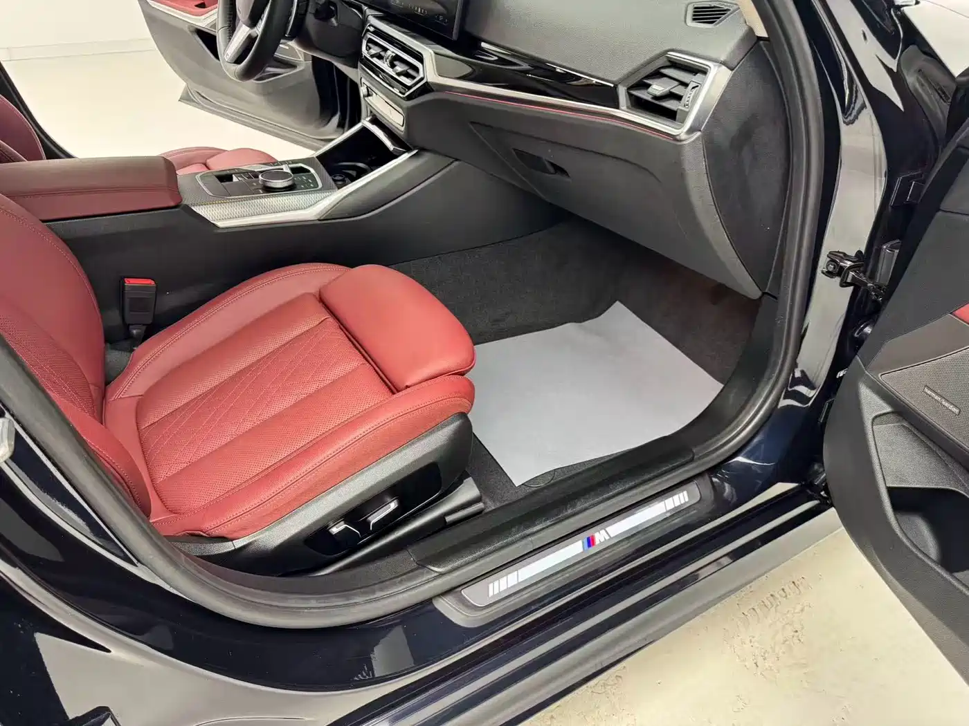 BMW 3 Series 2024 325Li M Sport Shadowline Package фото 12