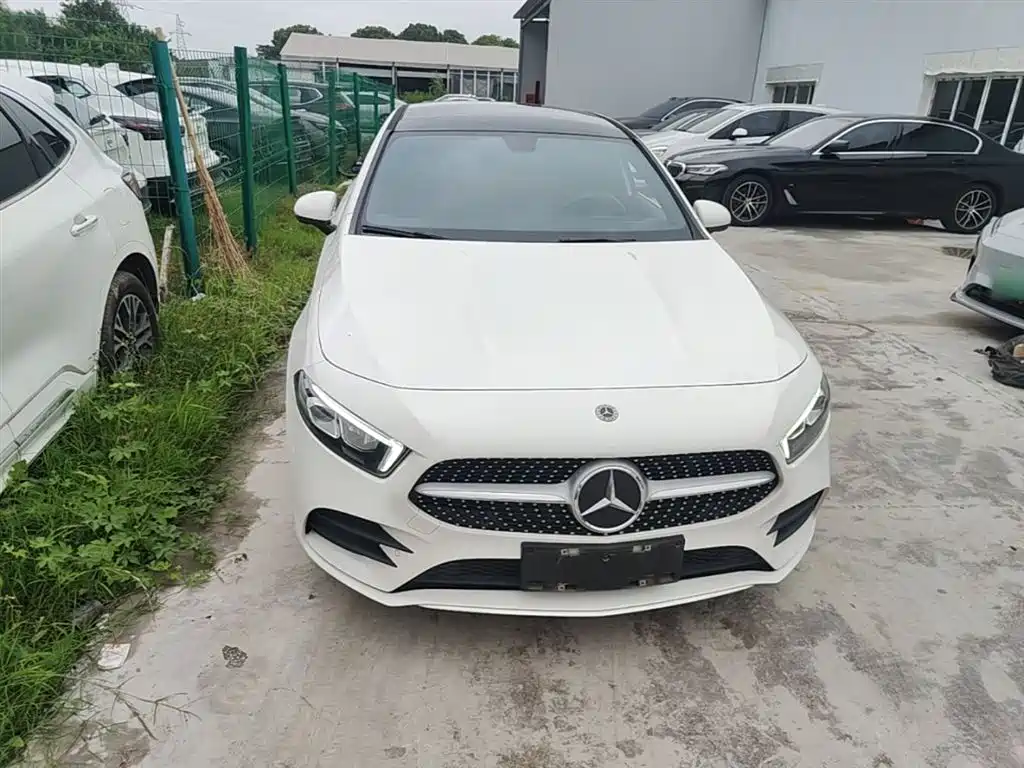 Mercedes-Benz A-Class 2020 Facelift A 200 L Sport Sedan Dynamic фото 3