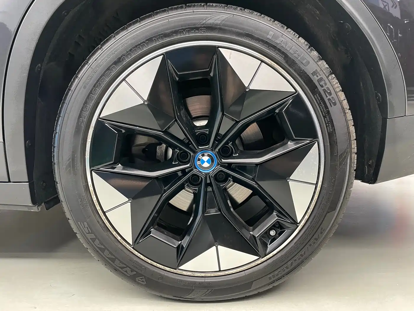 BMW iX3 2021 Pioneer фото 26