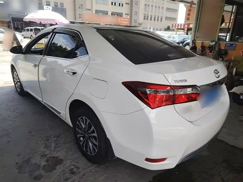 Toyota Corolla 2017 Facelift 1.2T S-CVT GL-i фото 5