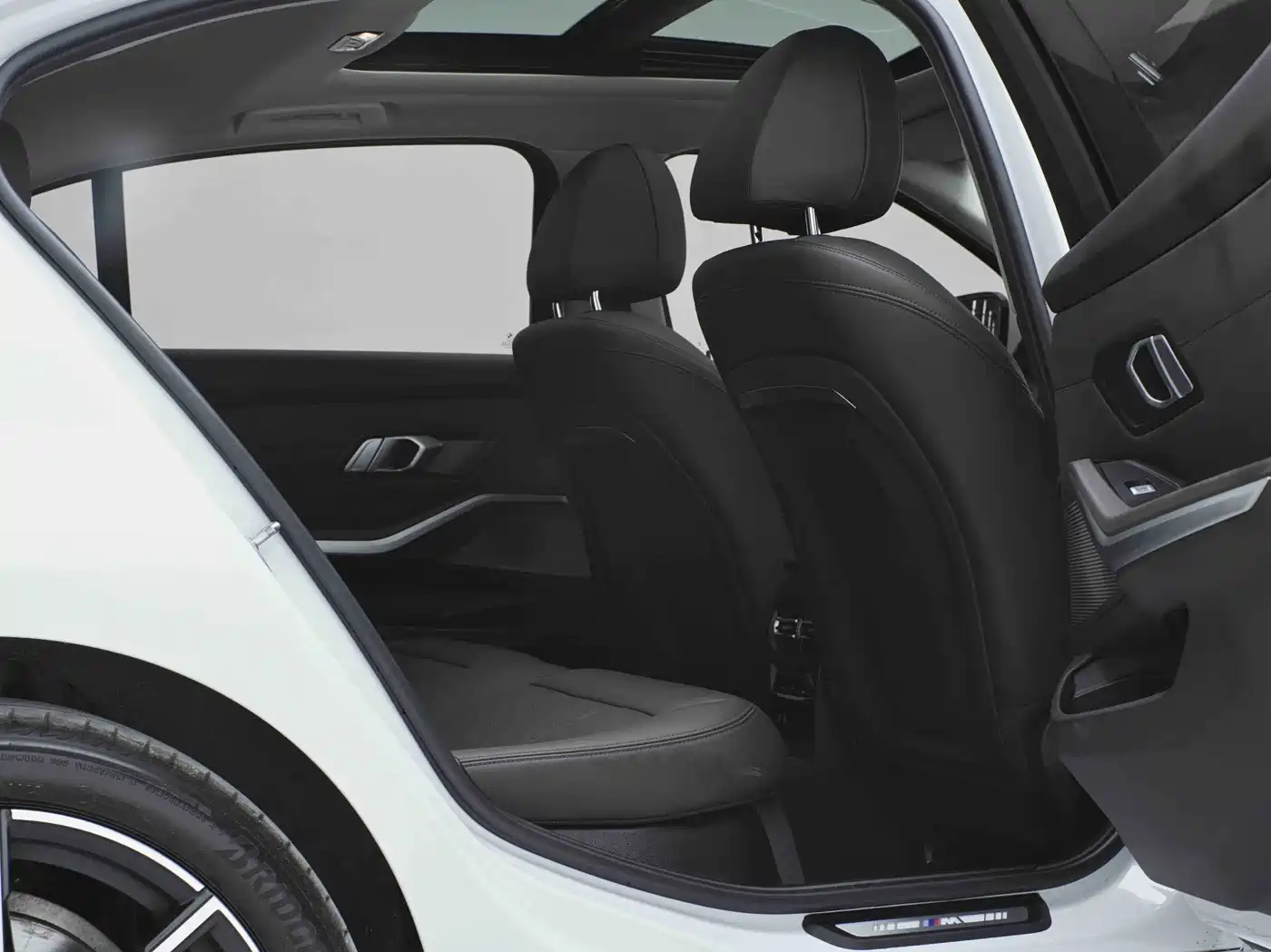 BMW 3 Series 2023 320Li M Sport Package фото 13