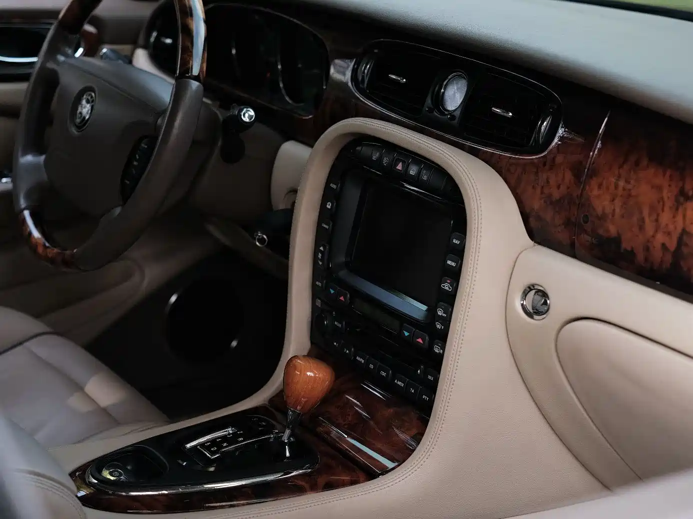 Jaguar XJ 2007 Model XJ6L 3.0 Royal Long Wheelbase фото 13