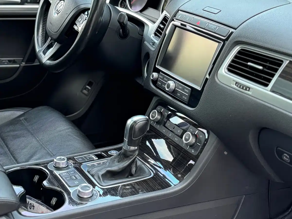 Volkswagen Touareg 2016 3.0TSI High Configuration фото 5