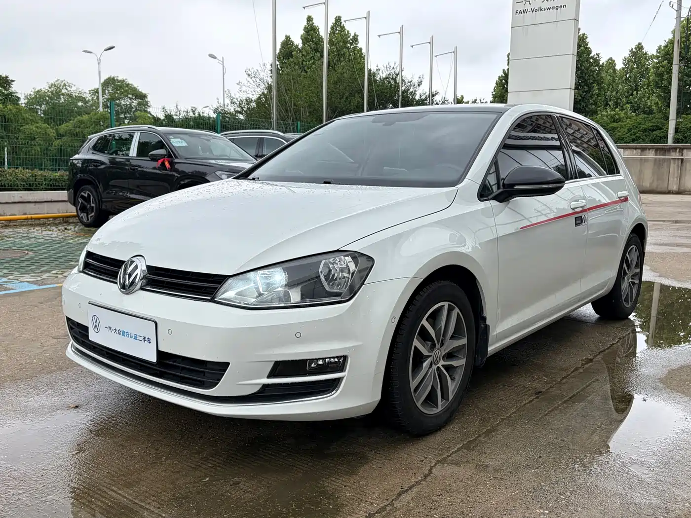 Volkswagen Golf 2017 230TSI Auto Luxury Millionth Anniversary Edition фото 2