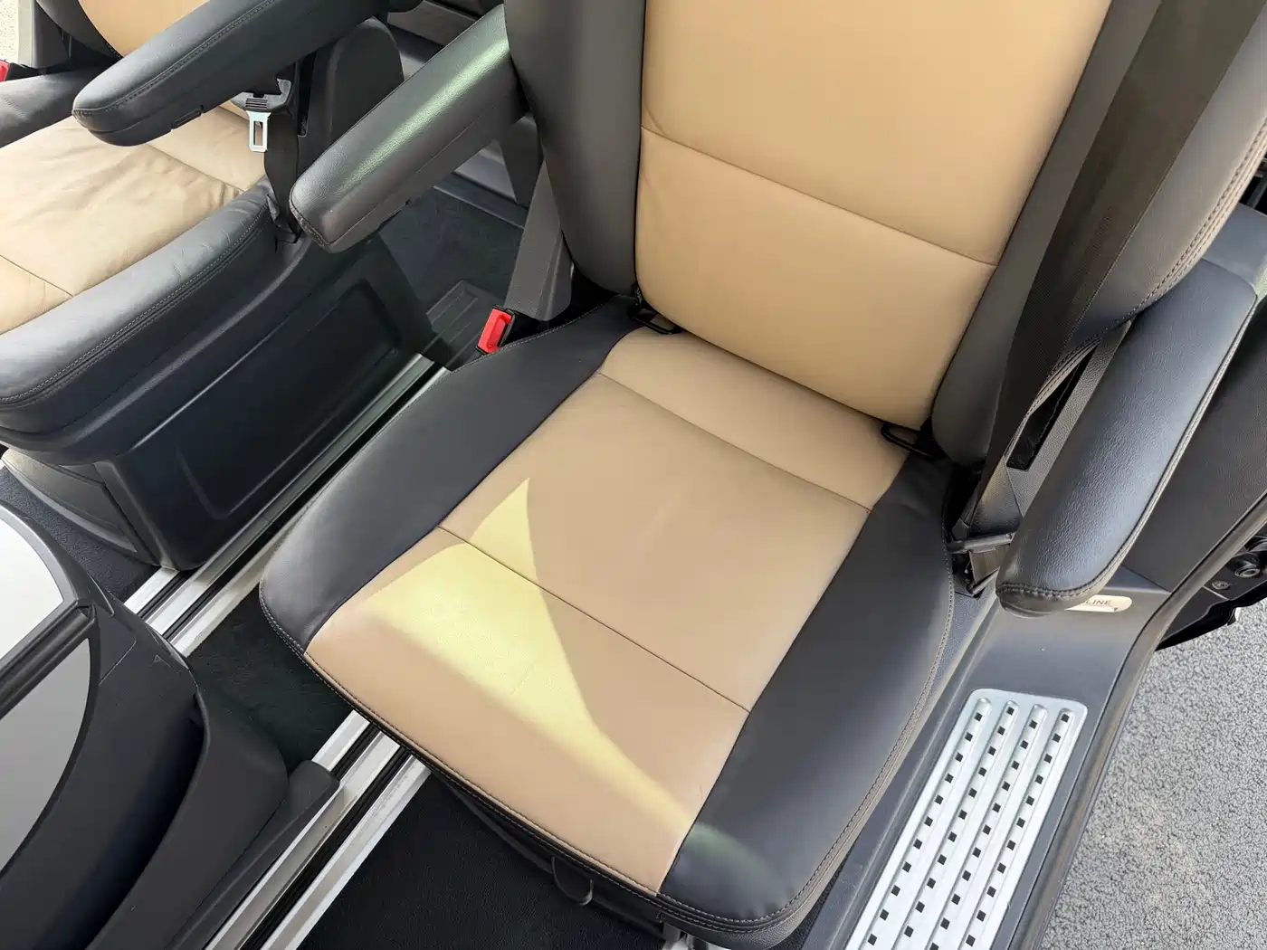 Volkswagen Multivan 2012 2.0TSI 4WD Premium фото 21