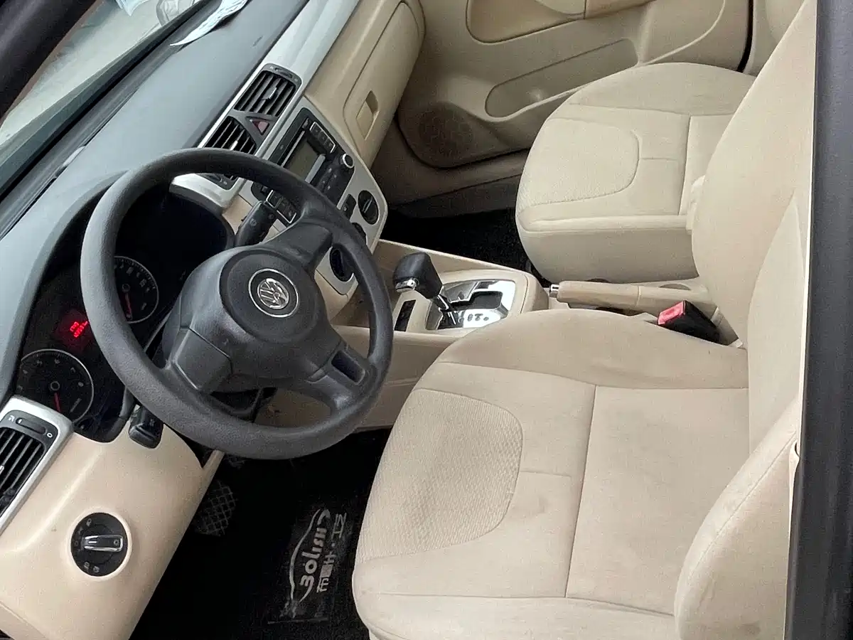 Volkswagen Bora 2011 1.6L Automatic Fashion фото 2