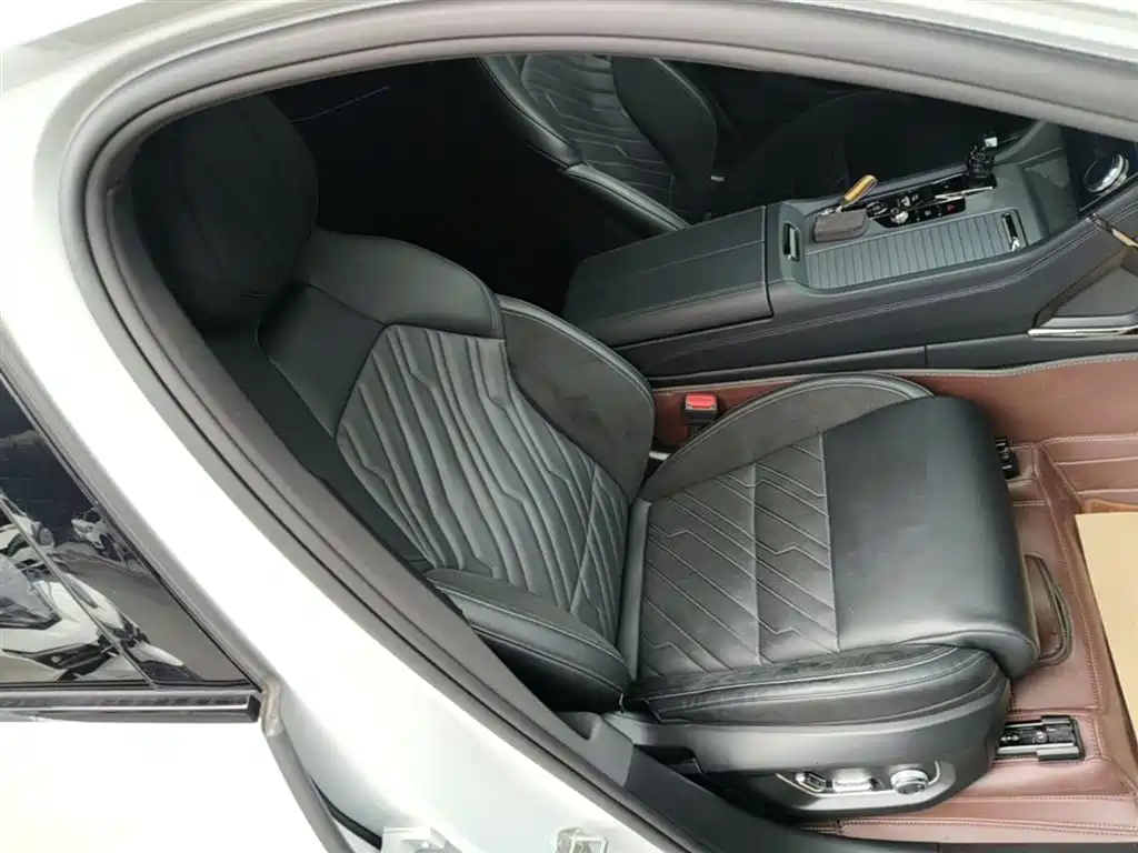 Lynk & Co 09 EM-P 2021 2.0T PHEV Halo 6-seater фото 25